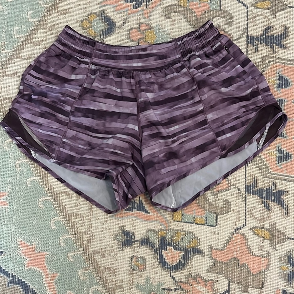 Lululemon size 8 hotty hot shorts